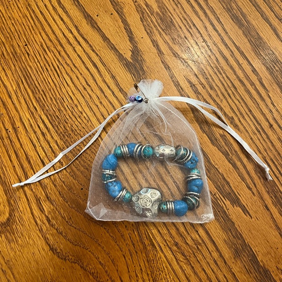 New Silver & Turquoise Chunky Stretch Bracelet with Heart in pouch - Picture 4 of 5